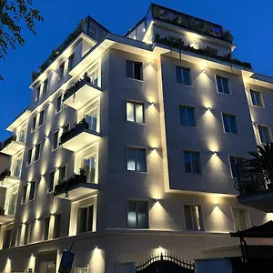 Hotel J Maluni, Roma