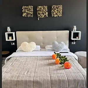 https://royal-suite.in-sardinia.net